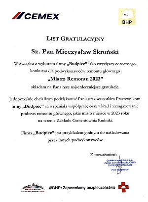 powiększ